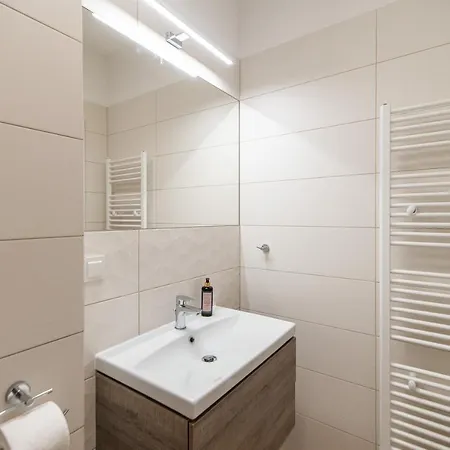 Rent Like Home - Apartament Kolo Brzegu V Apartman